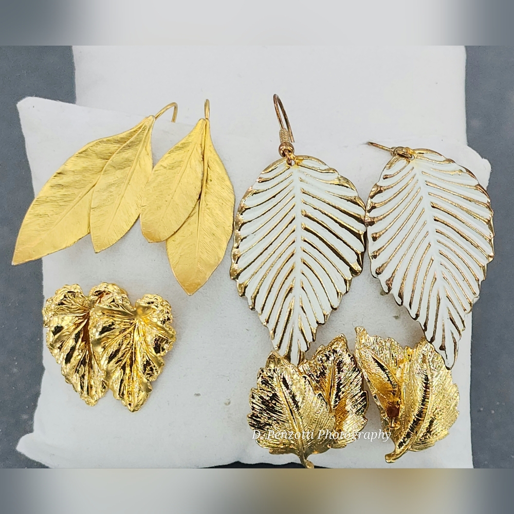Earrings gold tone leaf x4 pairs